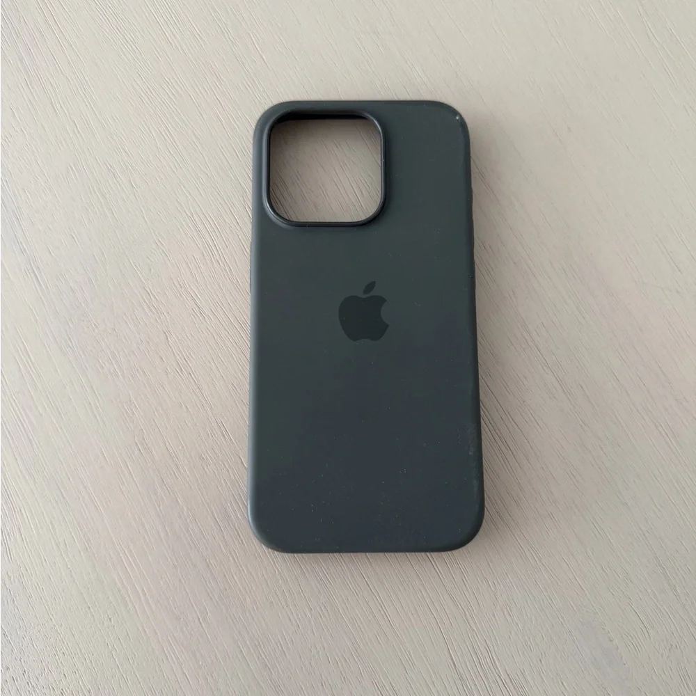 Apple iPhone 15 Pro Mag Safe Case in Clay